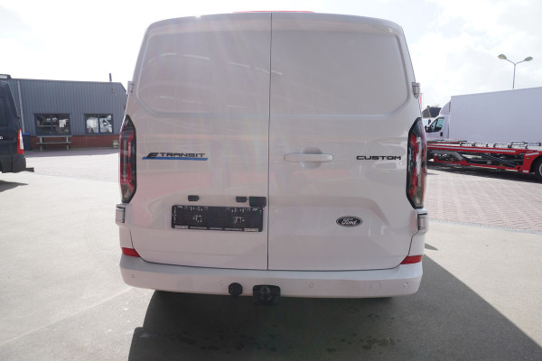 Ford E-Transit Cust. 320L L2H1 Limited 65 kWh Automaat met POWERPACK Nr. V044 | Airco | Cruise | Apple CP- Android auto | Trekhaak