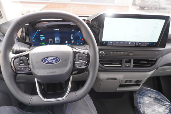 Ford E-Transit Cust. 320L L2H1 Limited 65 kWh Automaat met POWERPACK Nr. V053 | Airco | Cruise | Apple CP- Android auto | Trekhaak