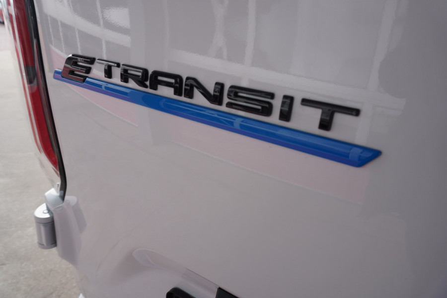 Ford E-Transit Cust. 320L L2H1 Limited 65 kWh Automaat met POWERPACK Nr. V053 | Airco | Cruise | Apple CP- Android auto | Trekhaak