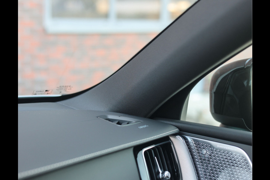 Volvo XC60 T8 AWD Polestar Engineered | Pano - Trekhaak - HUD