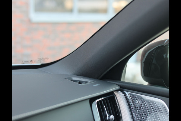 Volvo XC60 T8 AWD Polestar Engineered | Pano - Trekhaak - HUD