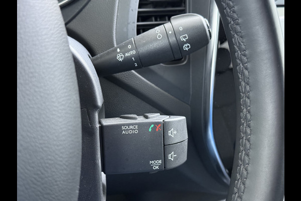 Renault Captur T 90pk Intens Navi Ecc Cruise Control Two-Tone Pdc Keyless 0.9 TCe Lmv 17" Led Regen-Lichtsensor Isofix Bluetooth Privacy Glas Mooie en complete Renault Captur 1148kg licht