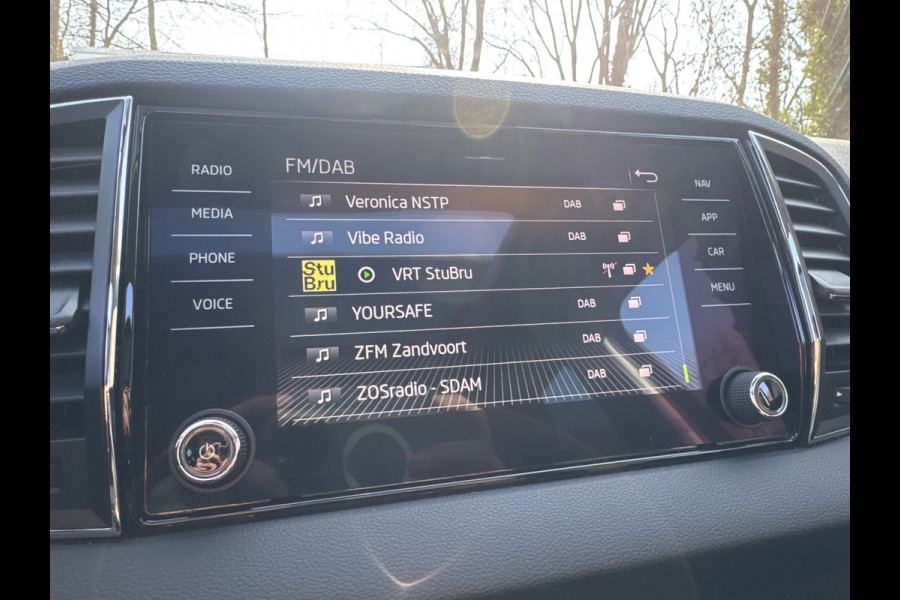 Škoda Karoq 1.5 TSI ACT 150PK DSG CLEVER CAMERA/NAVI/PANORAMADAK!