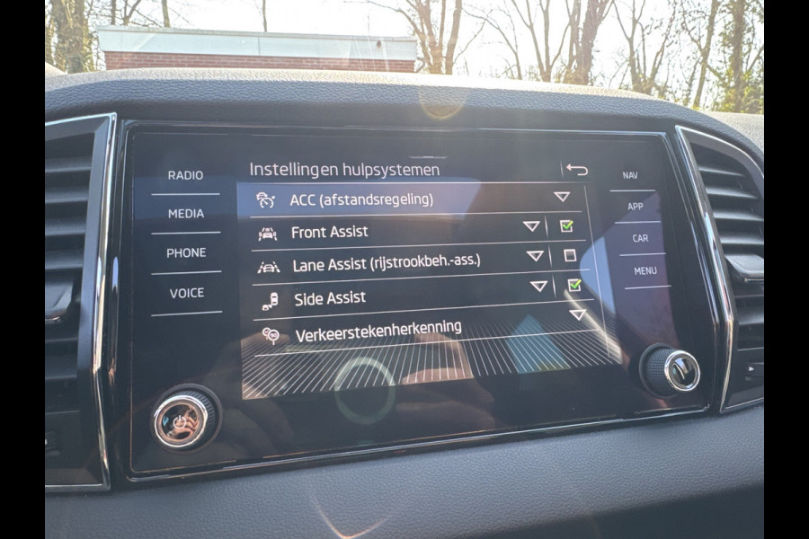 Škoda Karoq 1.5 TSI ACT 150PK DSG CLEVER CAMERA/NAVI/PANORAMADAK!