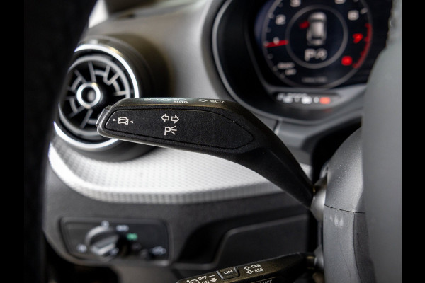 Audi Q2 35 TFSI Advanced edition / 150pk / Stoelverwarming / Adaptieve cruise control / Elektrische achterklep /