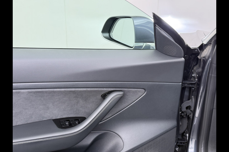 Tesla Model 3 SR+ 325PK LFP-Accu Trekhaak AutoPilot Leer Pano-Dak Adaptive Cruise Lmv 18" Camera's Elektr.-Stuur+Stoelen+Spiegels+Geheugen+Eas SOH 87% Ecc Navi Led DAB Voorverwarmen interieur via App Keyless One-Pedal-Drive 1.000KG Trekgewicht 1e Eigenaar Origineel Nederlandse Auto Fabrieksgarantie op Accu en Motor tot 10-12-2028/160.000km LFP accu dus 100% opladen !