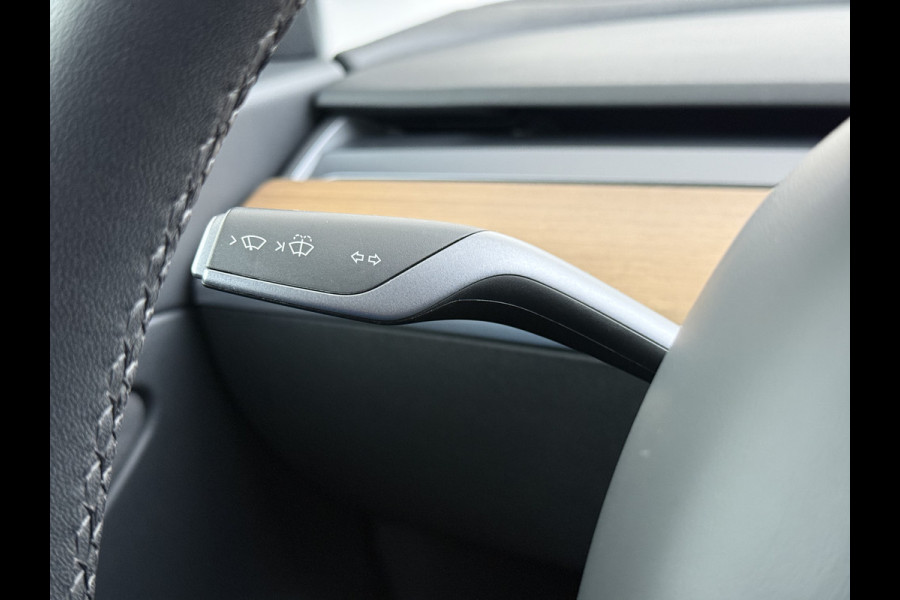 Tesla Model 3 SR+ 325PK LFP-Accu Trekhaak AutoPilot Leer Pano-Dak Adaptive Cruise Lmv 18" Camera's Elektr.-Stuur+Stoelen+Spiegels+Geheugen+Eas SOH 87% Ecc Navi Led DAB Voorverwarmen interieur via App Keyless One-Pedal-Drive 1.000KG Trekgewicht 1e Eigenaar Origineel Nederlandse Auto Fabrieksgarantie op Accu en Motor tot 10-12-2028/160.000km LFP accu dus 100% opladen !