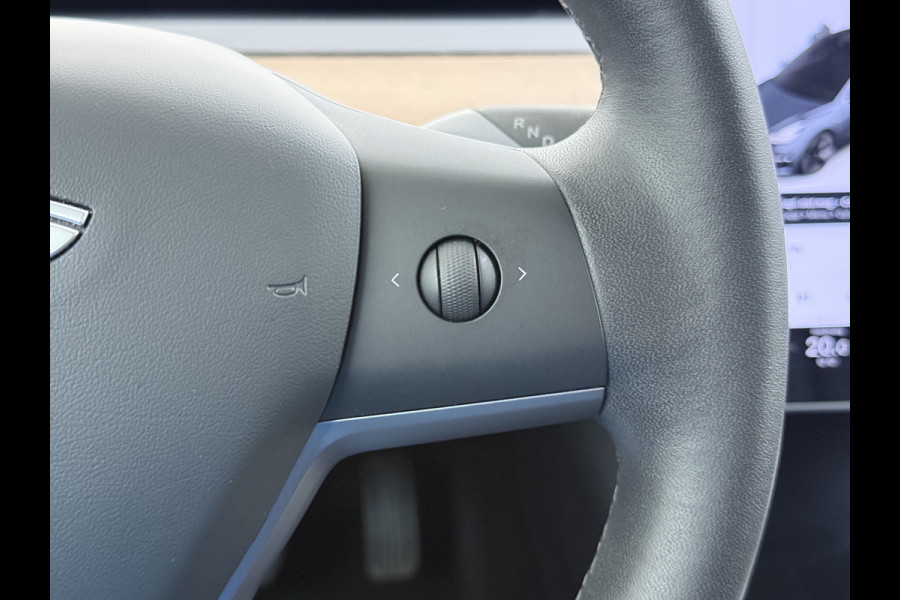 Tesla Model 3 SR+ 325PK LFP-Accu Trekhaak AutoPilot Leer Pano-Dak Adaptive Cruise Lmv 18" Camera's Elektr.-Stuur+Stoelen+Spiegels+Geheugen+Eas SOH 87% Ecc Navi Led DAB Voorverwarmen interieur via App Keyless One-Pedal-Drive 1.000KG Trekgewicht 1e Eigenaar Origineel Nederlandse Auto Fabrieksgarantie op Accu en Motor tot 10-12-2028/160.000km LFP accu dus 100% opladen !