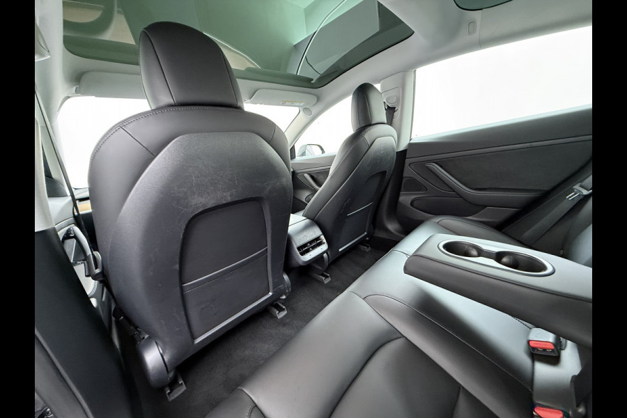Tesla Model 3 SR+ 325PK LFP-Accu Trekhaak AutoPilot Leer Pano-Dak Adaptive Cruise Lmv 18" Camera's Elektr.-Stuur+Stoelen+Spiegels+Geheugen+Eas SOH 87% Ecc Navi Led DAB Voorverwarmen interieur via App Keyless One-Pedal-Drive 1.000KG Trekgewicht 1e Eigenaar Origineel Nederlandse Auto Fabrieksgarantie op Accu en Motor tot 10-12-2028/160.000km LFP accu dus 100% opladen !