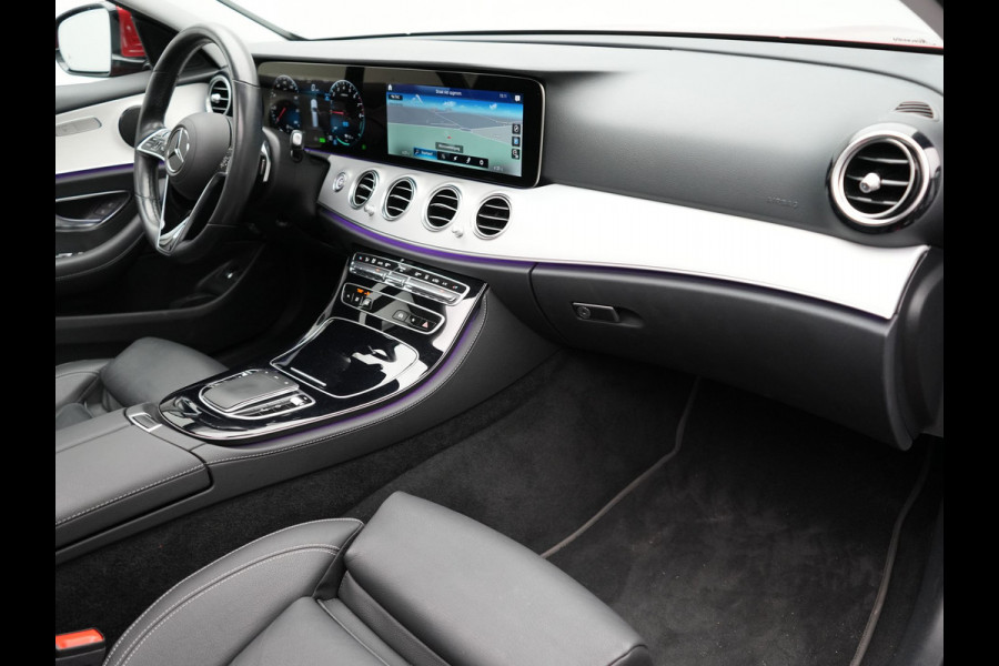Mercedes-Benz E-Klasse Estate 300 e AMG Line PHEV 320pk | Luchtvering |  Panodak | Trekhaak af Fabriek | Adaptive Cruise | Head Up | Multibeam LED | Lederen Sportstoelen | Widscreen Navi | Sfeerverlichting | Camera |