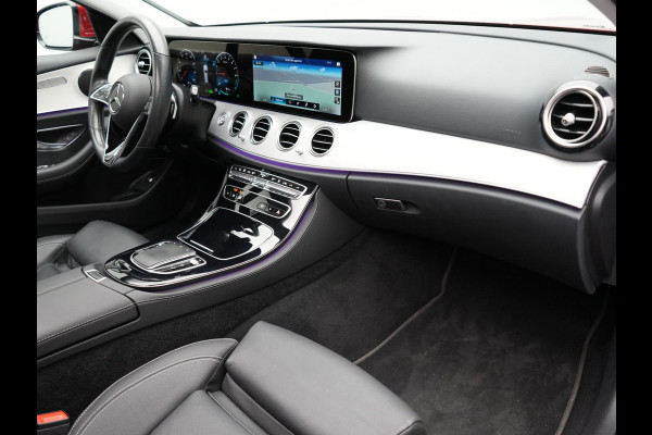 Mercedes-Benz E-Klasse Estate 300 e AMG Line PHEV 320pk | Luchtvering |  Panodak | Trekhaak af Fabriek | Adaptive Cruise | Head Up | Multibeam LED | Lederen Sportstoelen | Widscreen Navi | Sfeerverlichting | Camera |