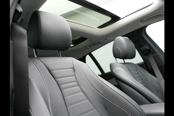 Mercedes-Benz E-Klasse Estate 300 e AMG Line PHEV 320pk | Luchtvering |  Panodak | Trekhaak af Fabriek | Adaptive Cruise | Head Up | Multibeam LED | Lederen Sportstoelen | Widscreen Navi | Sfeerverlichting | Camera |