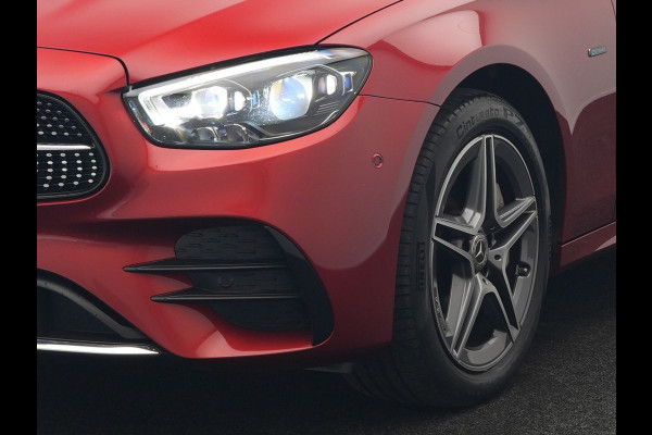 Mercedes-Benz E-Klasse Estate 300 e AMG Line PHEV 320pk | Luchtvering |  Panodak | Trekhaak af Fabriek | Adaptive Cruise | Head Up | Multibeam LED | Lederen Sportstoelen | Widscreen Navi | Sfeerverlichting | Camera |