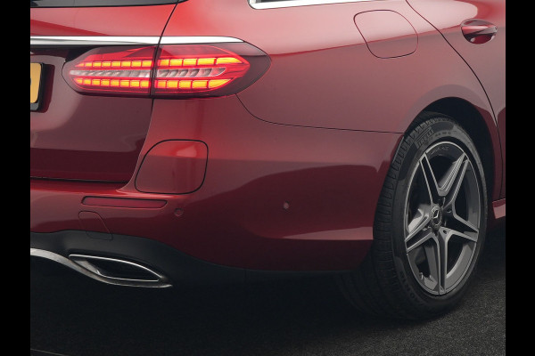 Mercedes-Benz E-Klasse Estate 300 e AMG Line PHEV 320pk | Luchtvering |  Panodak | Trekhaak af Fabriek | Adaptive Cruise | Head Up | Multibeam LED | Lederen Sportstoelen | Widscreen Navi | Sfeerverlichting | Camera |
