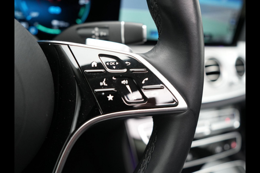 Mercedes-Benz E-Klasse Estate 300 e AMG Line PHEV 320pk | Luchtvering |  Panodak | Trekhaak af Fabriek | Adaptive Cruise | Head Up | Multibeam LED | Lederen Sportstoelen | Widscreen Navi | Sfeerverlichting | Camera |