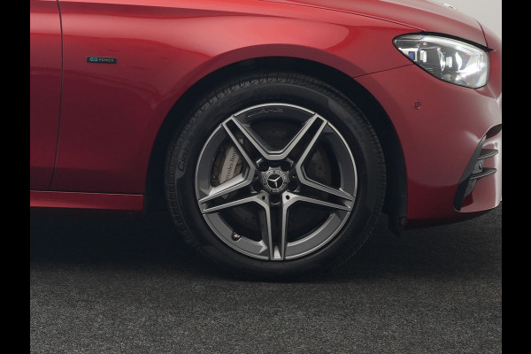 Mercedes-Benz E-Klasse Estate 300 e AMG Line PHEV 320pk | Luchtvering |  Panodak | Trekhaak af Fabriek | Adaptive Cruise | Head Up | Multibeam LED | Lederen Sportstoelen | Widscreen Navi | Sfeerverlichting | Camera |