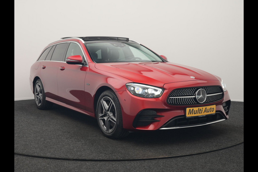 Mercedes-Benz E-Klasse Estate 300 e AMG Line PHEV 320pk | Luchtvering |  Panodak | Trekhaak af Fabriek | Adaptive Cruise | Head Up | Multibeam LED | Lederen Sportstoelen | Widscreen Navi | Sfeerverlichting | Camera |