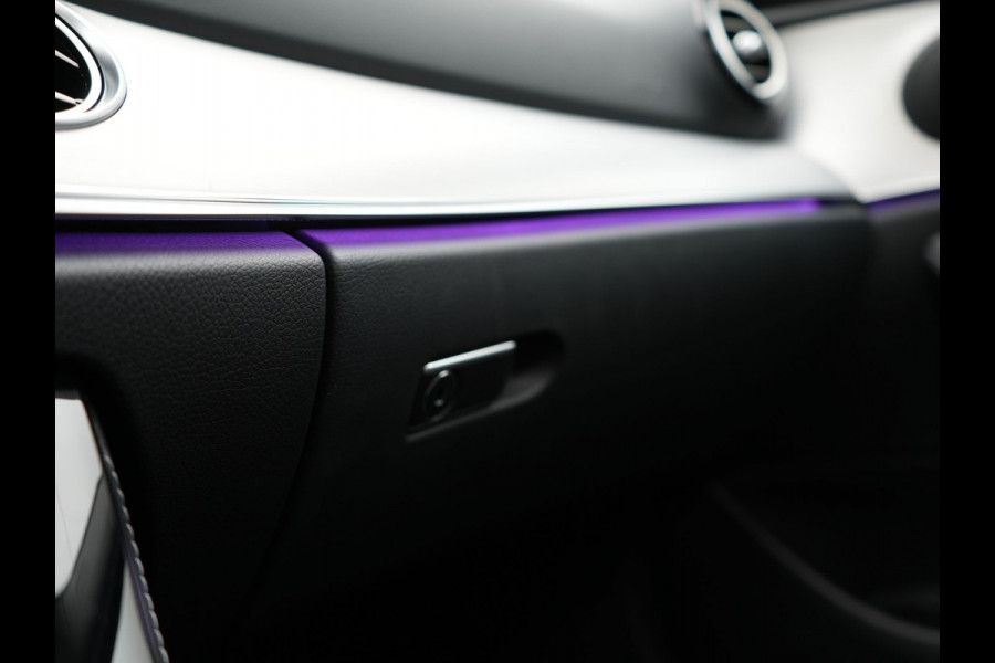 Mercedes-Benz E-Klasse Estate 300 e AMG Line PHEV 320pk | Luchtvering |  Panodak | Trekhaak af Fabriek | Adaptive Cruise | Head Up | Multibeam LED | Lederen Sportstoelen | Widscreen Navi | Sfeerverlichting | Camera |