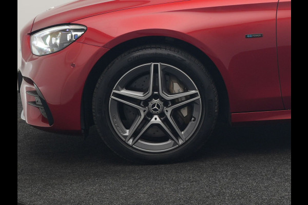 Mercedes-Benz E-Klasse Estate 300 e AMG Line PHEV 320pk | Luchtvering |  Panodak | Trekhaak af Fabriek | Adaptive Cruise | Head Up | Multibeam LED | Lederen Sportstoelen | Widscreen Navi | Sfeerverlichting | Camera |