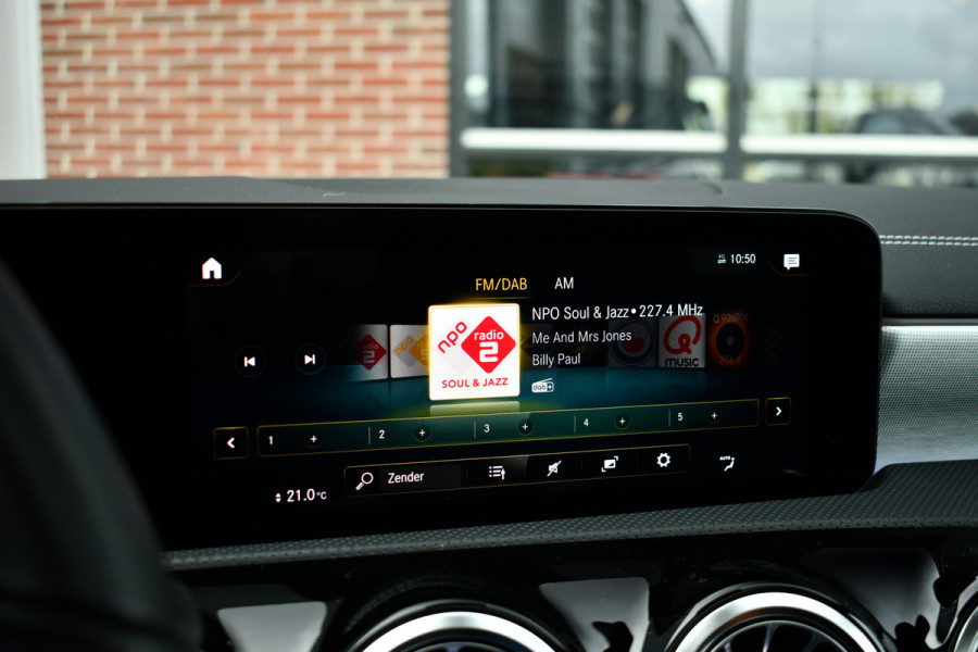 Mercedes-Benz CLA-Klasse Shooting Brake 250 e AMG Pano 360-cam Night 19inch