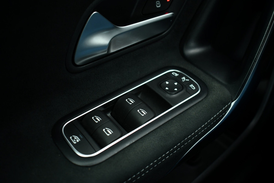 Mercedes-Benz CLA-Klasse Shooting Brake 250 e AMG Pano 360-cam Night 19inch