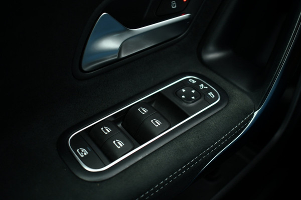 Mercedes-Benz CLA-Klasse Shooting Brake 250 e AMG Pano 360-cam Night 19inch