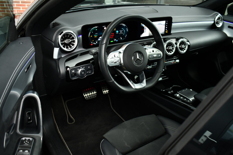 Mercedes-Benz CLA-Klasse Shooting Brake 250 e AMG Pano 360-cam Night 19inch