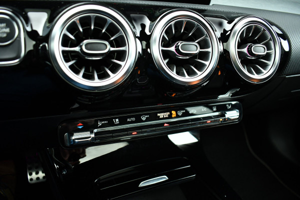 Mercedes-Benz CLA-Klasse Shooting Brake 250 e AMG Pano 360-cam Night 19inch