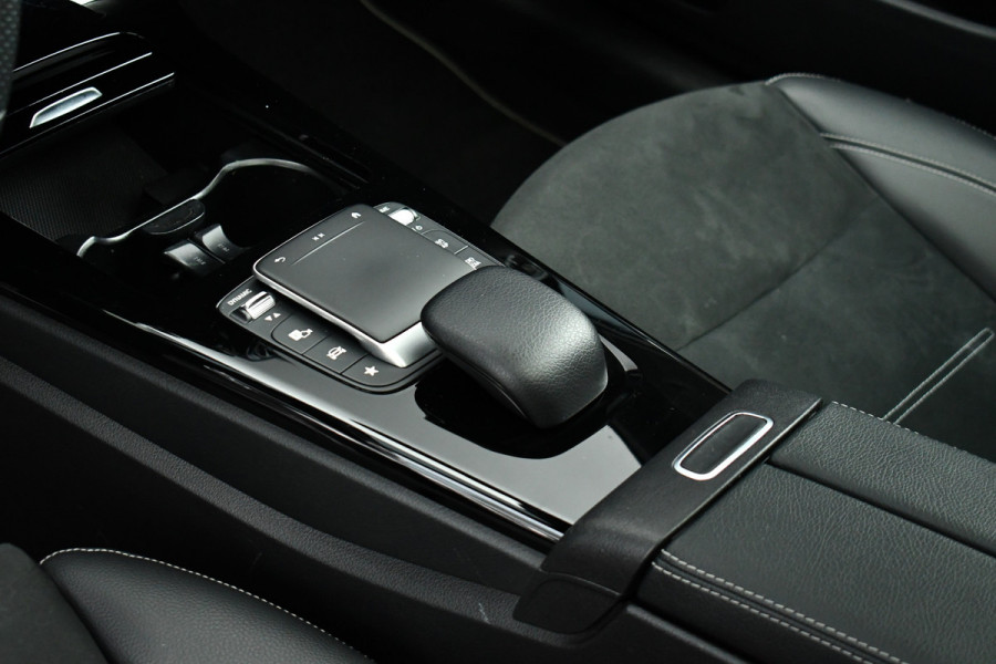 Mercedes-Benz CLA-Klasse Shooting Brake 250 e AMG Pano 360-cam Night 19inch