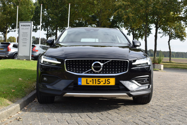 Volvo V60 Cross Country B5 265PK Automaat AWD Pro | Trekhaak | ACC | Blis | Camera | Styling kit | 20"LMV