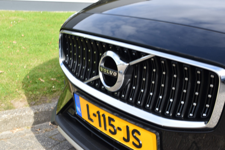 Volvo V60 Cross Country B5 265PK Automaat AWD Pro | Trekhaak | ACC | Blis | Camera | Styling kit | 20"LMV