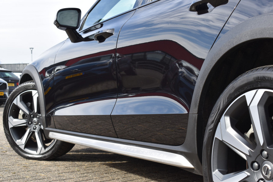 Volvo V60 Cross Country B5 265PK Automaat AWD Pro | Trekhaak | ACC | Blis | Camera | Styling kit | 20"LMV