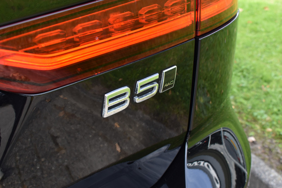 Volvo V60 Cross Country B5 265PK Automaat AWD Pro | Trekhaak | ACC | Blis | Camera | Styling kit | 20"LMV