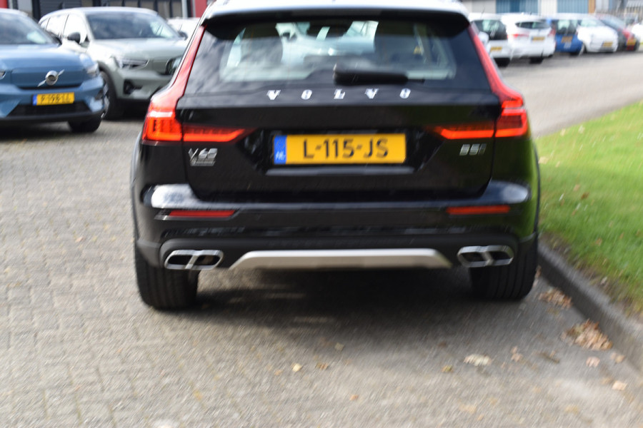 Volvo V60 Cross Country B5 265PK Automaat AWD Pro | Trekhaak | ACC | Blis | Camera | Styling kit | 20"LMV