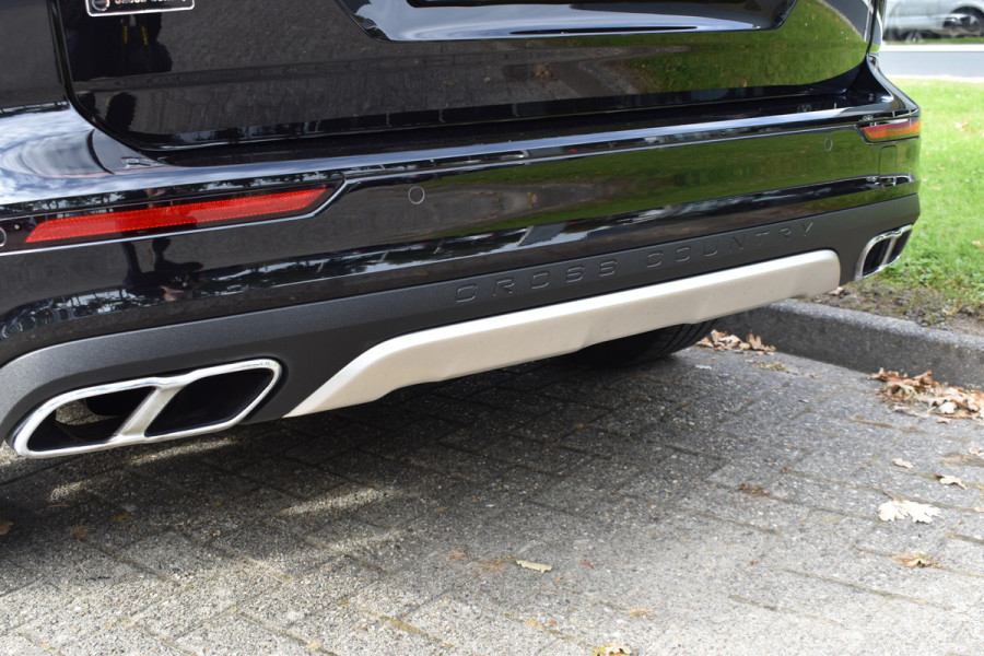 Volvo V60 Cross Country B5 265PK Automaat AWD Pro | Trekhaak | ACC | Blis | Camera | Styling kit | 20"LMV