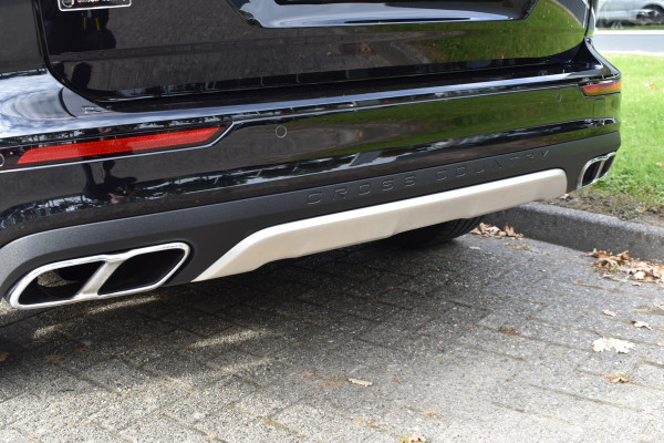 Volvo V60 Cross Country B5 265PK Automaat AWD Pro | Trekhaak | ACC | Blis | Camera | Styling kit | 20"LMV