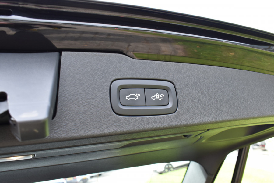 Volvo V60 Cross Country B5 265PK Automaat AWD Pro | Trekhaak | ACC | Blis | Camera | Styling kit | 20"LMV