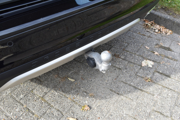 Volvo V60 Cross Country B5 265PK Automaat AWD Pro | Trekhaak | ACC | Blis | Camera | Styling kit | 20"LMV