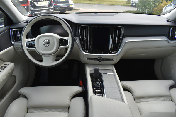 Volvo V60 Cross Country B5 265PK Automaat AWD Pro | Trekhaak | ACC | Blis | Camera | Styling kit | 20"LMV