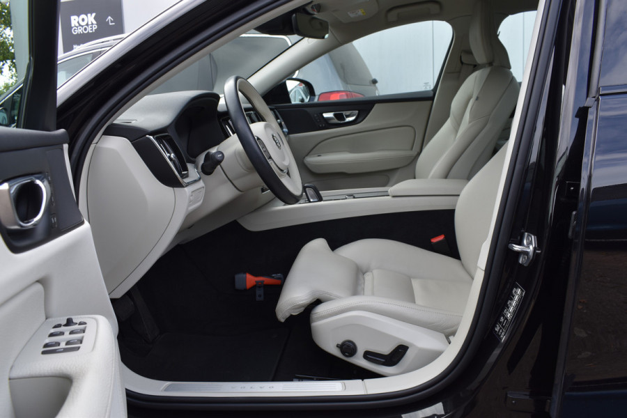 Volvo V60 Cross Country B5 265PK Automaat AWD Pro | Trekhaak | ACC | Blis | Camera | Styling kit | 20"LMV