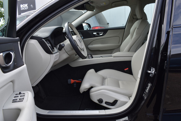 Volvo V60 Cross Country B5 265PK Automaat AWD Pro | Trekhaak | ACC | Blis | Camera | Styling kit | 20"LMV