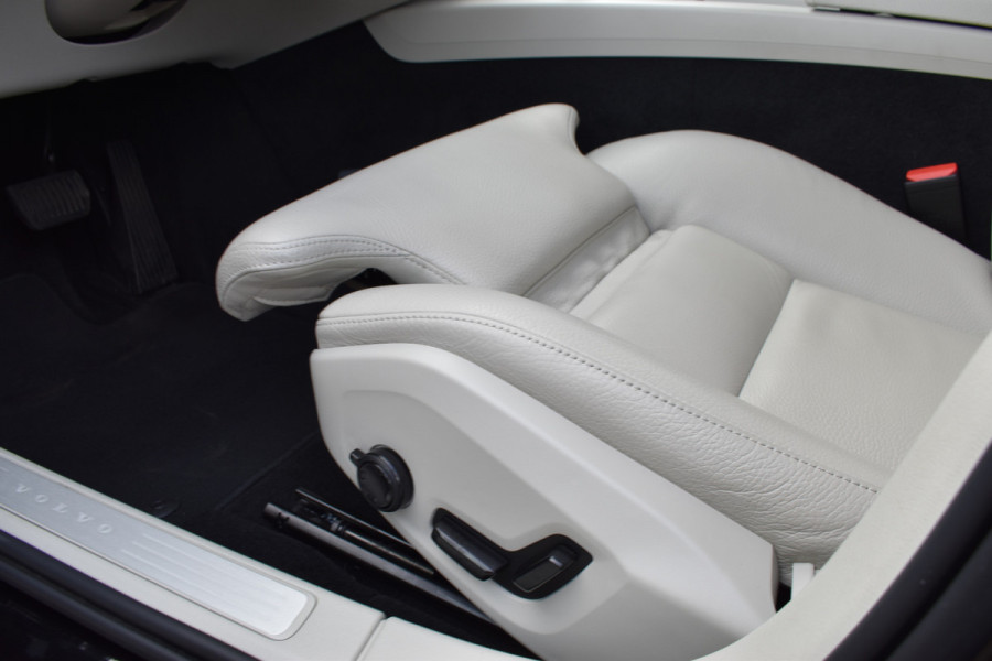 Volvo V60 Cross Country B5 265PK Automaat AWD Pro | Trekhaak | ACC | Blis | Camera | Styling kit | 20"LMV