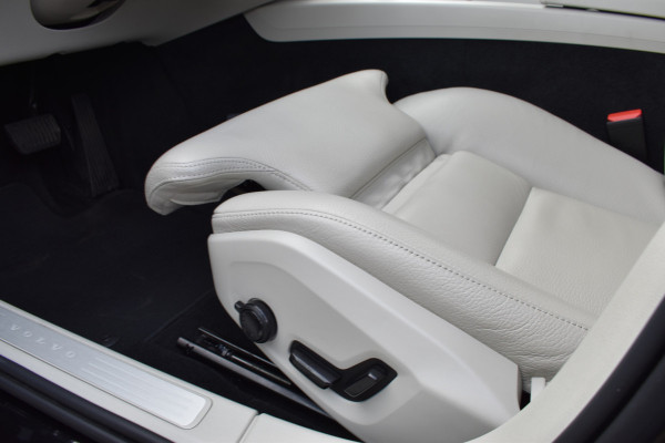 Volvo V60 Cross Country B5 265PK Automaat AWD Pro | Trekhaak | ACC | Blis | Camera | Styling kit | 20"LMV