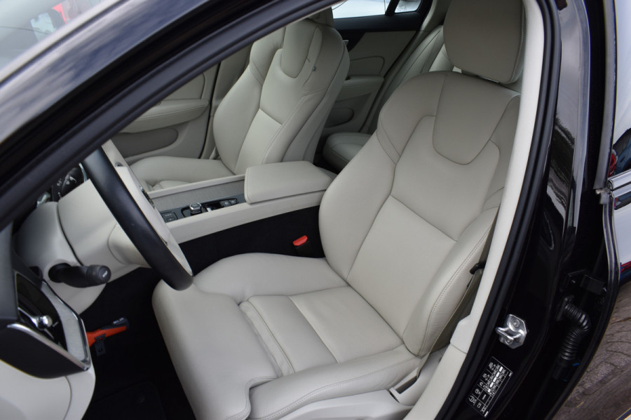 Volvo V60 Cross Country B5 265PK Automaat AWD Pro | Trekhaak | ACC | Blis | Camera | Styling kit | 20"LMV