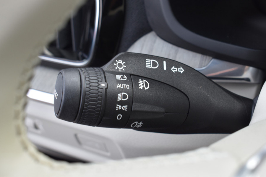 Volvo V60 Cross Country B5 265PK Automaat AWD Pro | Trekhaak | ACC | Blis | Camera | Styling kit | 20"LMV