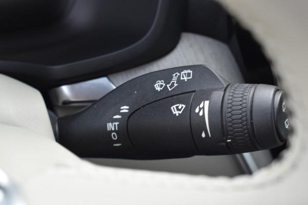 Volvo V60 Cross Country B5 265PK Automaat AWD Pro | Trekhaak | ACC | Blis | Camera | Styling kit | 20"LMV