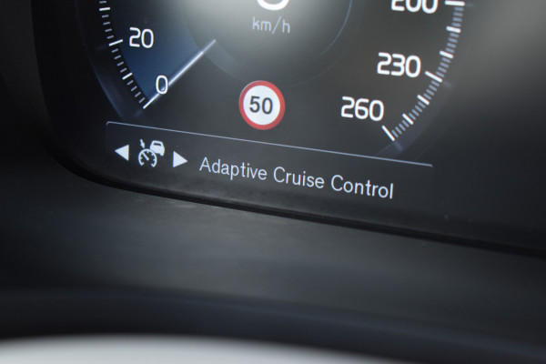 Volvo V60 Cross Country B5 265PK Automaat AWD Pro | Trekhaak | ACC | Blis | Camera | Styling kit | 20"LMV