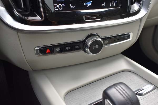 Volvo V60 Cross Country B5 265PK Automaat AWD Pro | Trekhaak | ACC | Blis | Camera | Styling kit | 20"LMV