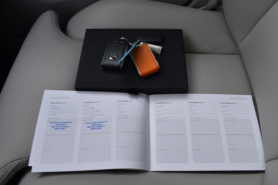 Volvo V60 Cross Country B5 265PK Automaat AWD Pro | Trekhaak | ACC | Blis | Camera | Styling kit | 20"LMV