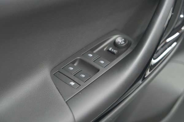 Opel Astra Turbo 130 Business Elegance | Camera | Dodehoekdetectie | Apple Carplay | Alcantara Pakket